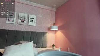 dolly_zoe (01/11/2025)