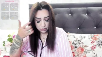 raelledarkstar porn cam (05/30/2026)