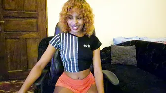 priceless_sexy posing on cam 05/30/2026