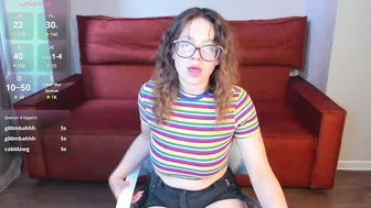 Mia__miler curvy posing on cam