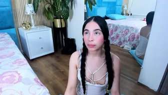 Delphine_doll lovense live on cam