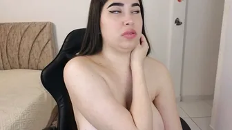 Valeryyx porn chat posing on webcam