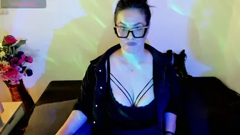 laura_sinner 02 June 2026 bigass