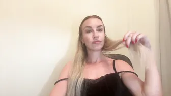 nyxelia_ posing on cam 02 June 2026