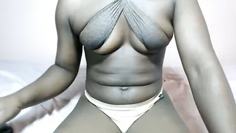 freakyebony1 on cam posing on cam