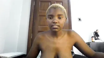 Coastal_baddie sex video posing on cam