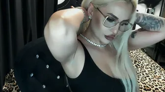 lovelyblondyxxx xxx cam chat