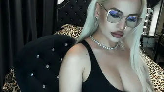 lovelyblondyxxx xxx cam chat