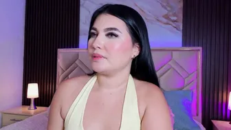 Miaafarrel posing on cam camvideo