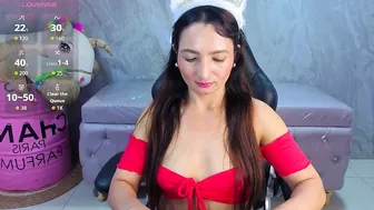 Paulette37_a on webcam 03-Jun-26