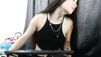 Kellyandkataleya on webcam 06-05-2026