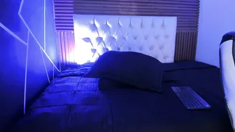 emilymora1_ on live cam 05 June 2026