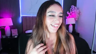 nicole_edwards 06-Jun-2026 sex cam chat