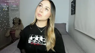 sophi_moreno teen webcam