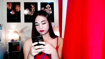hoelymarie naked on cam webcam chat