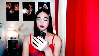 hoelymarie naked on cam webcam chat