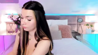 Miaamuse naked cam girl