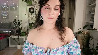 Inakush hot amateur video posing on webcam