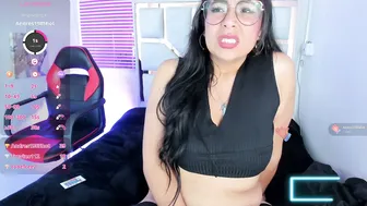 Milf_vero longhair posing on webcam