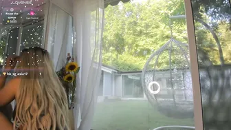 ella_vee webcam 10-Jun-26
