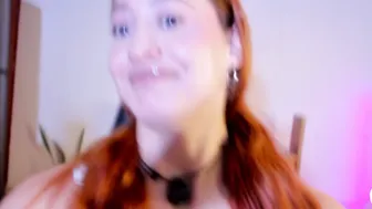 Amypond__ posing on cam stream