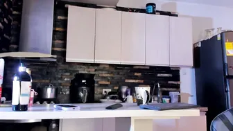 Amypond__ posing on cam stream
