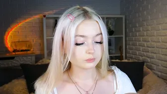 twinklefluff posing on cam - (07/16/2025)