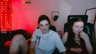 Foxy_tease_ naked live on cam