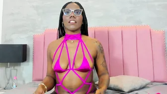 Alaia_colins natural on cam