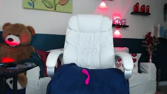 Hebelongs2her webcam show (06-17-2026)