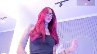 red_sinclair puffynipples on webcam