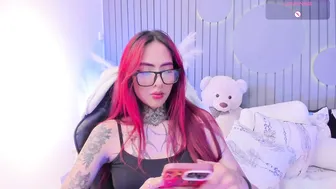 red_sinclair puffynipples on webcam