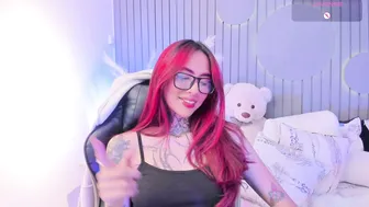 red_sinclair puffynipples on webcam