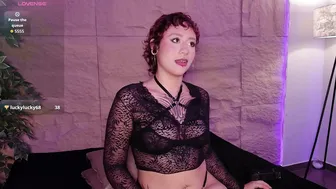 osiriss_ ohmibod posing on cam