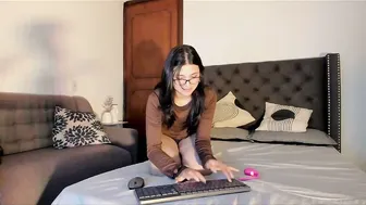 Petitesophi 18 horny amateur video
