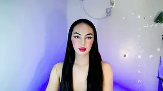 queen_danaya 06/19/2026 posing on webcam