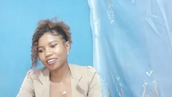 hasleyinah squirt naked on cam