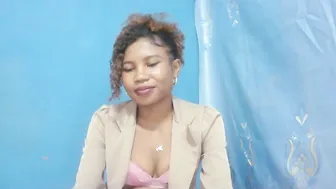 hasleyinah squirt naked on cam