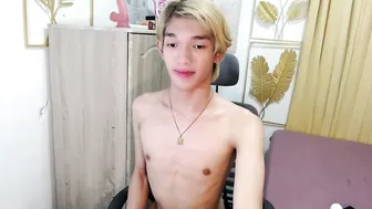 urasian_john20 play hot webcam porn