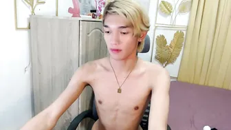 urasian_john20 play hot webcam porn