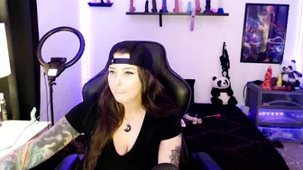 bigtittedtattedlesbian (06/22/2026)