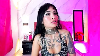 Dahlyagoddess squirt posing on webcam