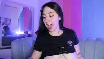 Juliethcruz posing on webcam - 23-Jun-2026