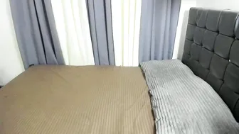 Hugecock_pretty123 sph posing on cam