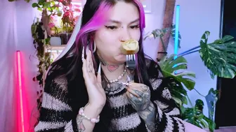 jelyaa squirt cam xxx