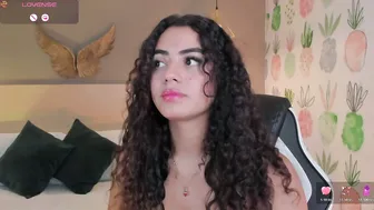 Yaya23x teen porn cam chat