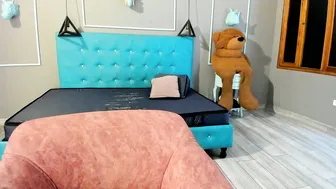 Miaa_rosee12 feet cam show