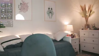 Aniiehottie posing on webcam 06/27/2026