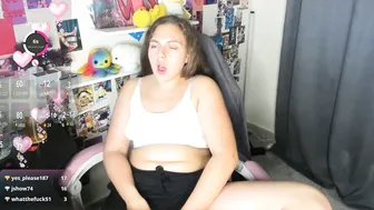 Elara_sunbeam belly hot webcam video