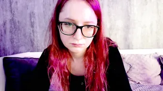 Coy_girl_ smoke 17-Jul-2025